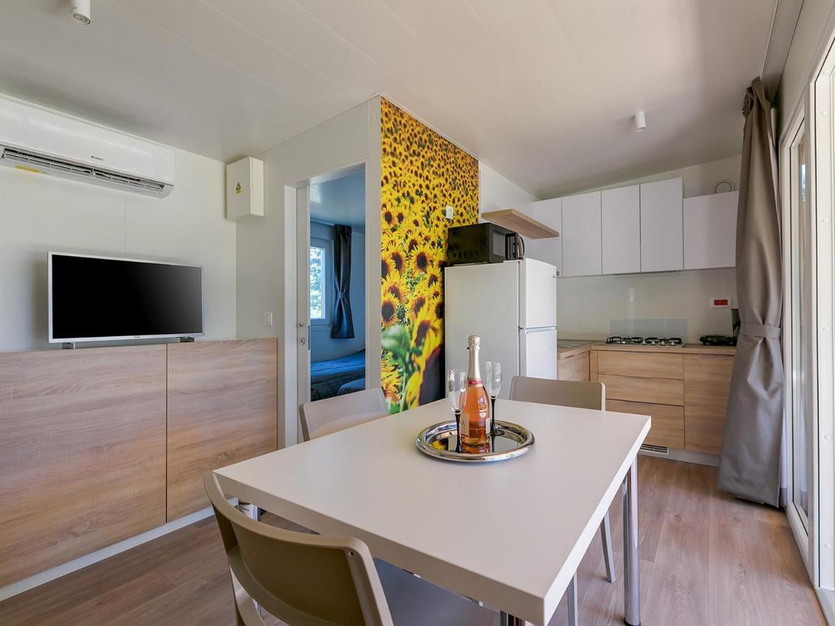 Adriamar Mobile Homes In Camping Park Умаг Экстерьер фото