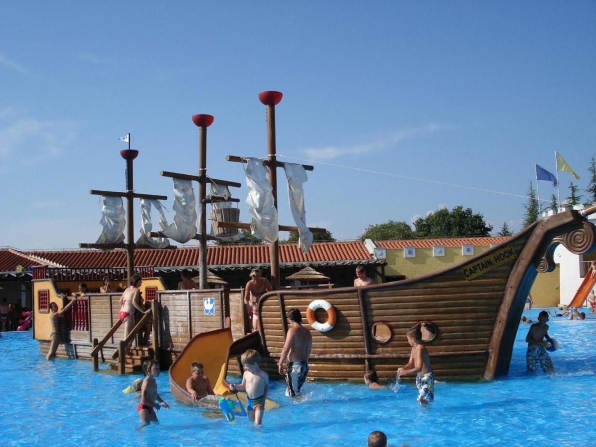 Adriamar Mobile Homes In Camping Park Умаг Экстерьер фото